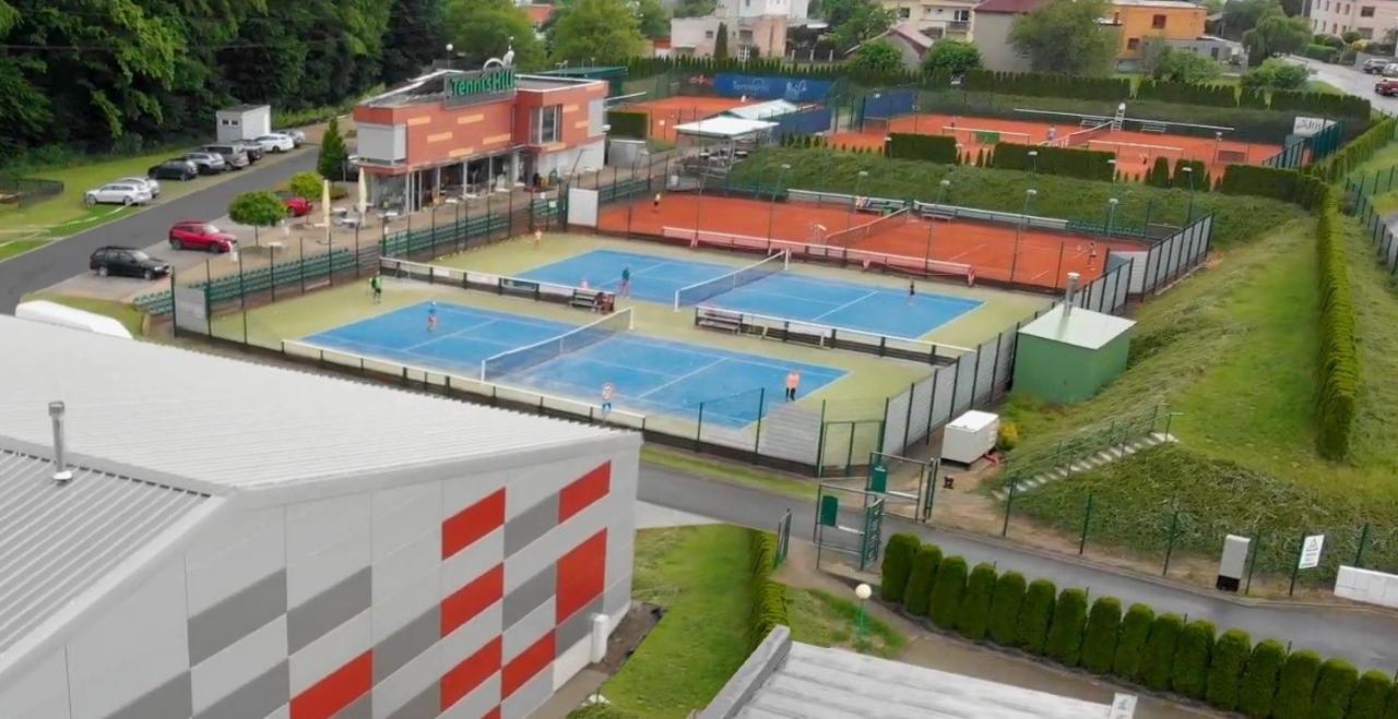 Tennishill Гавиржов Экстерьер фото